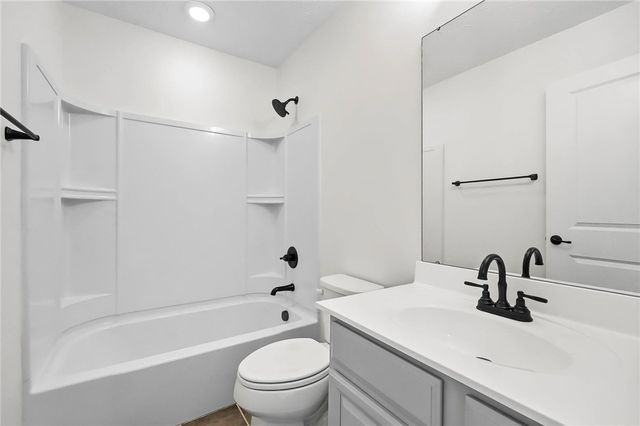 32 Waterford Boulevard, Fairborn, OH 45324