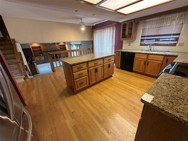 521 51st Street, West Des Moines, IA 50265