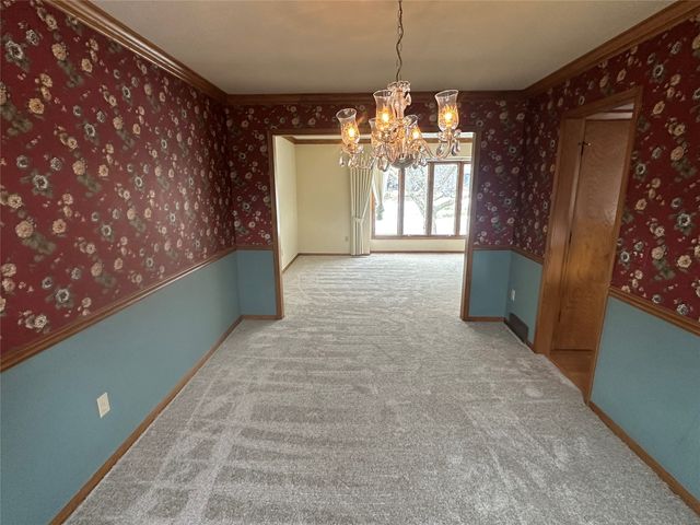 521 51st Street, West Des Moines, IA 50265