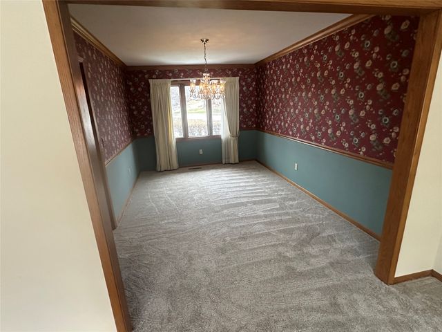 521 51st Street, West Des Moines, IA 50265