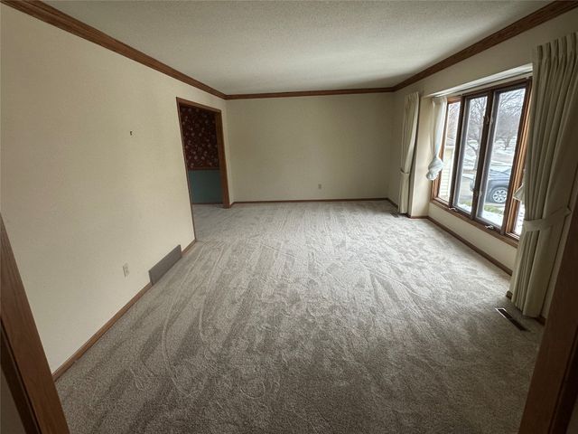 521 51st Street, West Des Moines, IA 50265