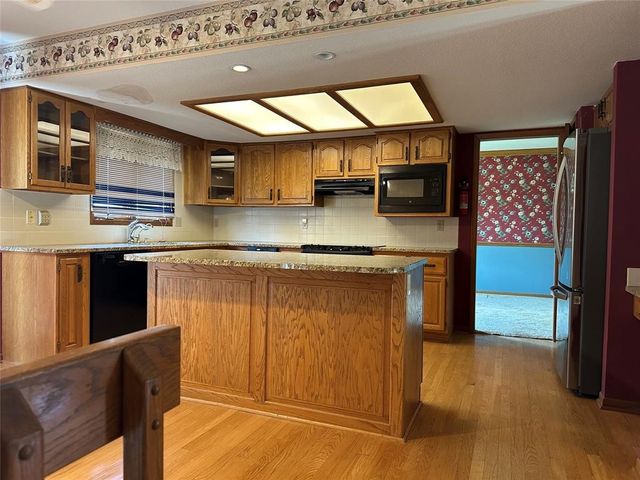 521 51st Street, West Des Moines, IA 50265