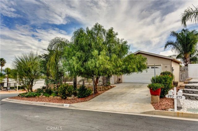 802 Roadrunner Way, Perris, CA 92570
