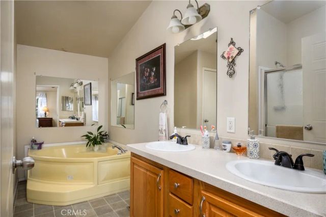 802 Roadrunner Way, Perris, CA 92570