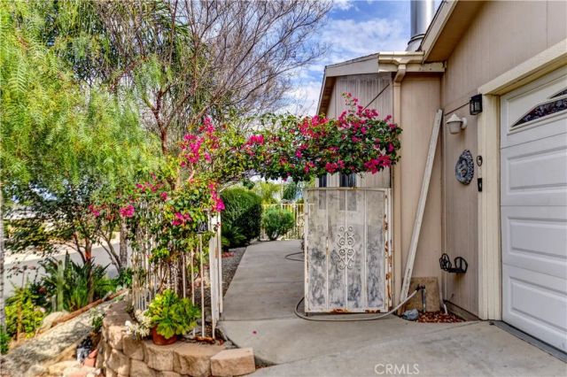 802 Roadrunner Way, Perris, CA 92570