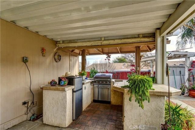 802 Roadrunner Way, Perris, CA 92570