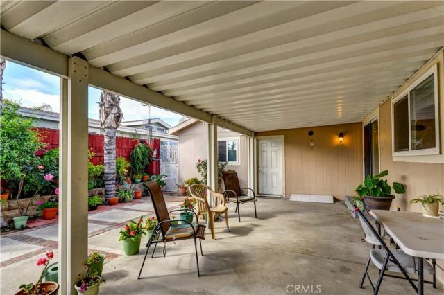 802 Roadrunner Way, Perris, CA 92570