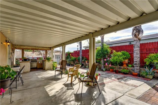 802 Roadrunner Way, Perris, CA 92570
