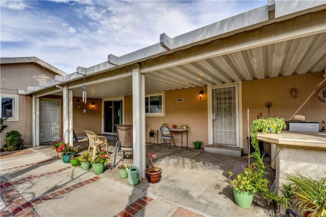 802 Roadrunner Way, Perris, CA 92570