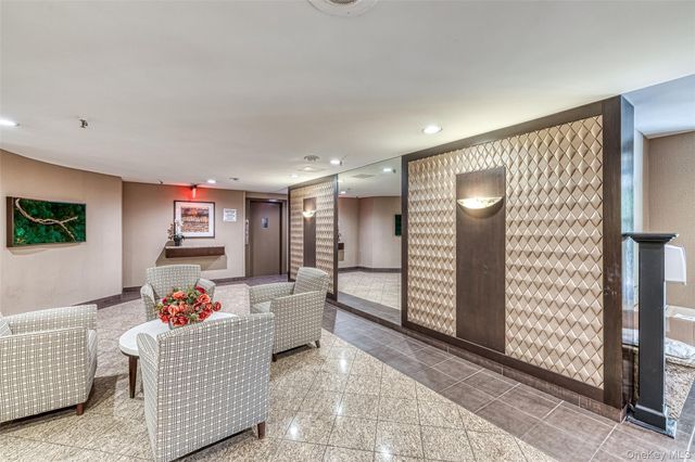 5 Schenck 1N, Great Neck, NY 11021