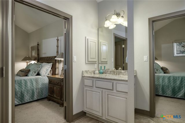1239 Falling Hills Drive, Georgetown, TX 78628