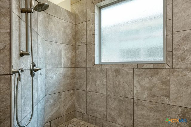 1239 Falling Hills Drive, Georgetown, TX 78628