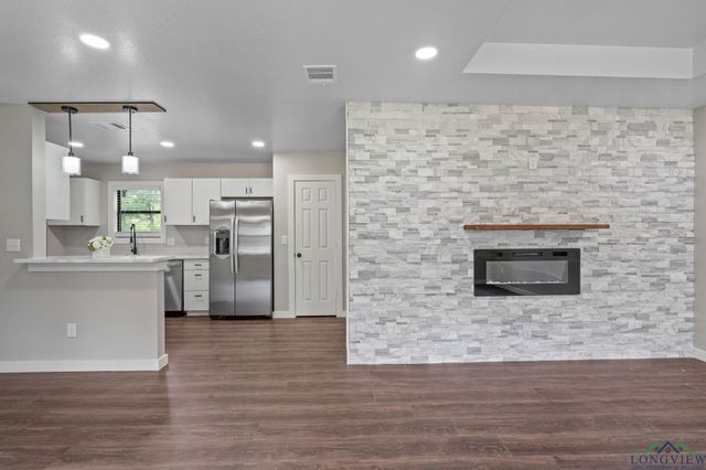 251 CROCKETT ST, Lone Star, TX 75668