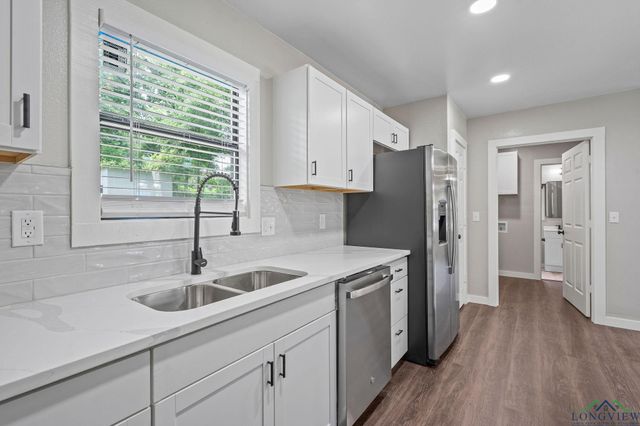 251 CROCKETT ST, Lone Star, TX 75668