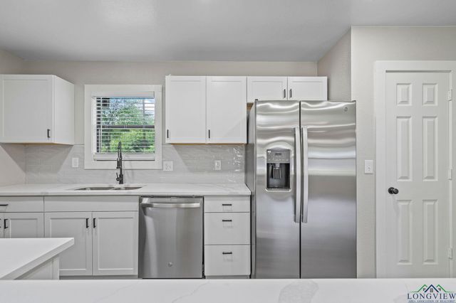 251 CROCKETT ST, Lone Star, TX 75668