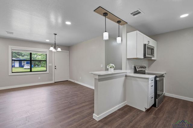 251 CROCKETT ST, Lone Star, TX 75668