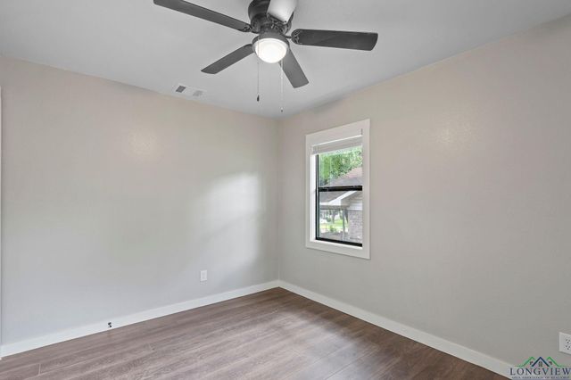 251 CROCKETT ST, Lone Star, TX 75668