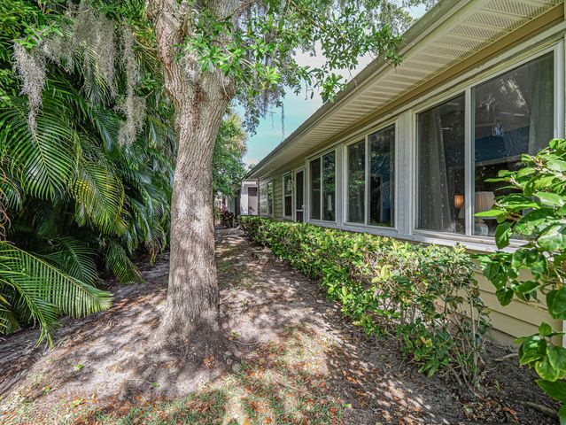 335 Hawthorne Lane, Vero Beach, FL 32962