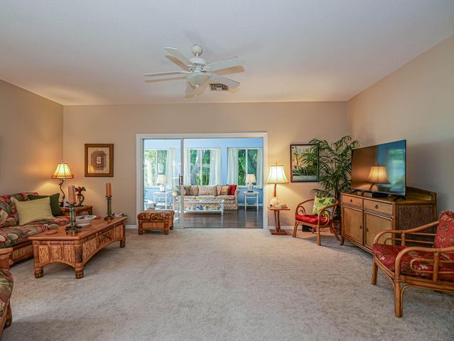 335 Hawthorne Lane, Vero Beach, FL 32962