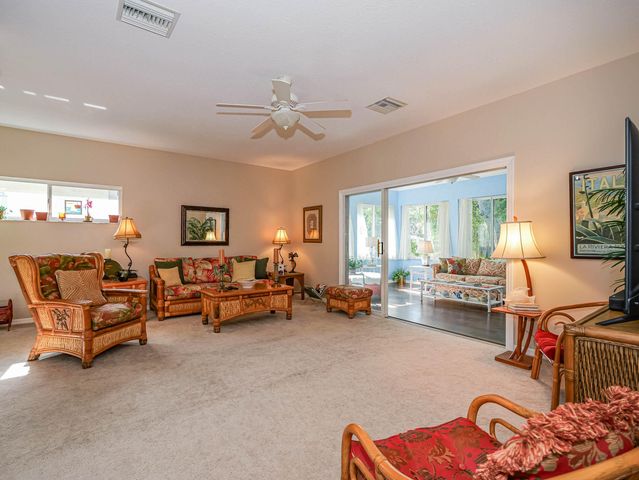 335 Hawthorne Lane, Vero Beach, FL 32962