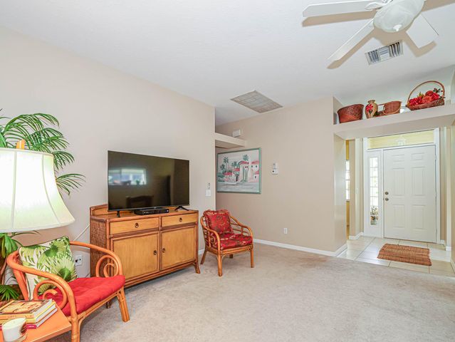 335 Hawthorne Lane, Vero Beach, FL 32962
