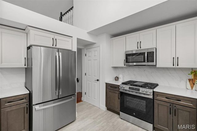 16712 Chesterfield Farms Drive, Chesterfield, MO 63005