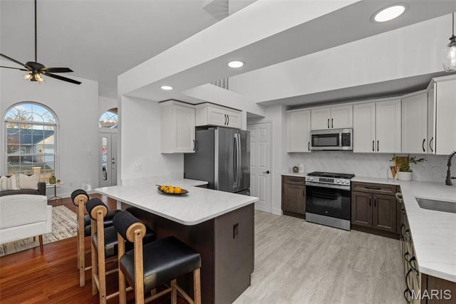 16712 Chesterfield Farms Drive, Chesterfield, MO 63005