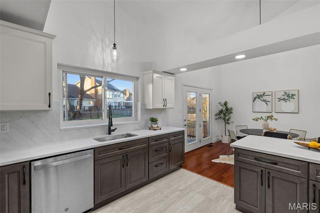 16712 Chesterfield Farms Drive, Chesterfield, MO 63005