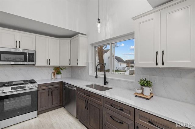 16712 Chesterfield Farms Drive, Chesterfield, MO 63005