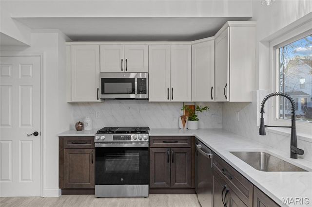 16712 Chesterfield Farms Drive, Chesterfield, MO 63005