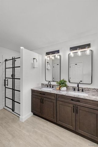 16712 Chesterfield Farms Drive, Chesterfield, MO 63005