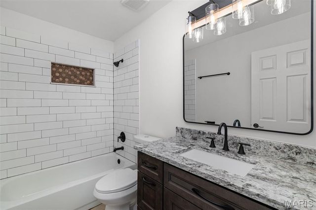 16712 Chesterfield Farms Drive, Chesterfield, MO 63005