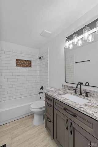 16712 Chesterfield Farms Drive, Chesterfield, MO 63005