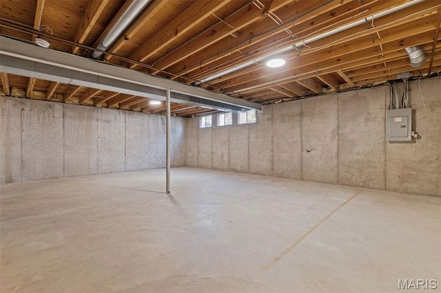 16712 Chesterfield Farms Drive, Chesterfield, MO 63005