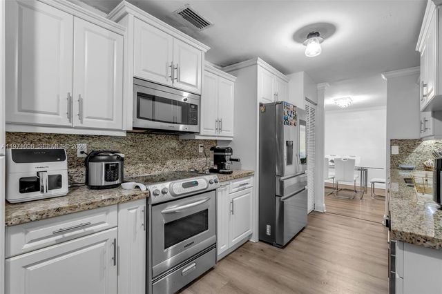 15109 SW 71st Ln, Miami, FL 33193