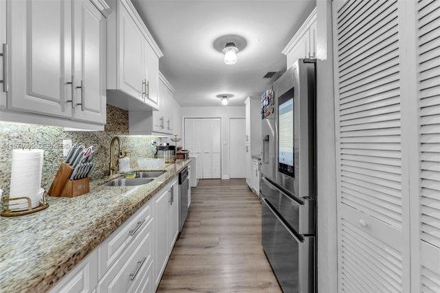 15109 SW 71st Ln, Miami, FL 33193