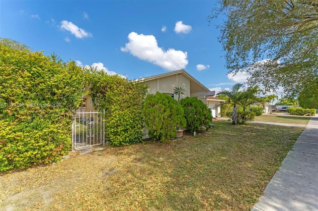 15109 SW 71st Ln, Miami, FL 33193