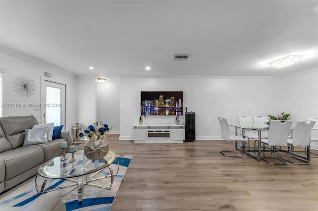 15109 SW 71st Ln, Miami, FL 33193