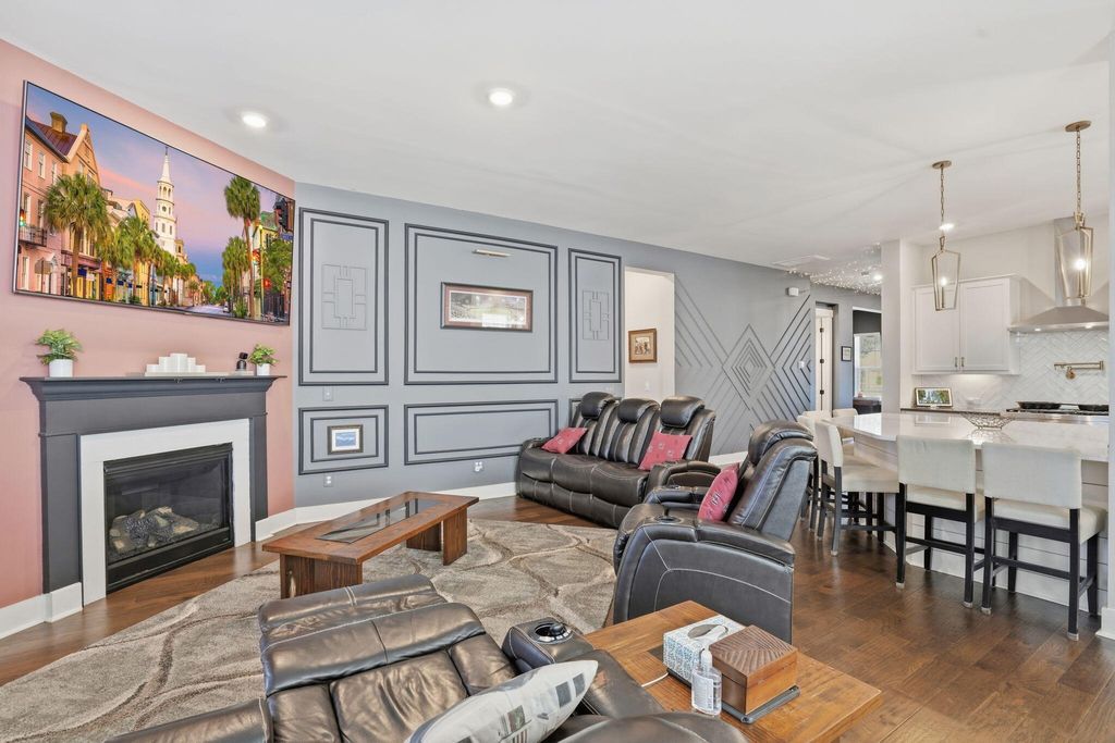 Image 10 of property listing at 1055 Stonehenge Drive, Hanahan, SC 29410