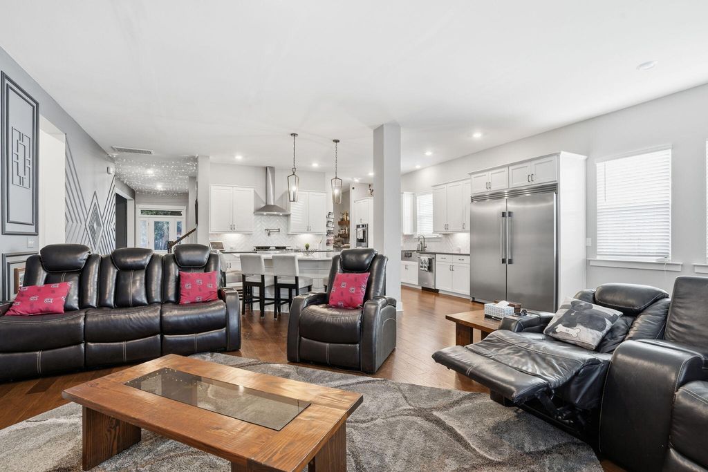 Image 9 of property listing at 1055 Stonehenge Drive, Hanahan, SC 29410