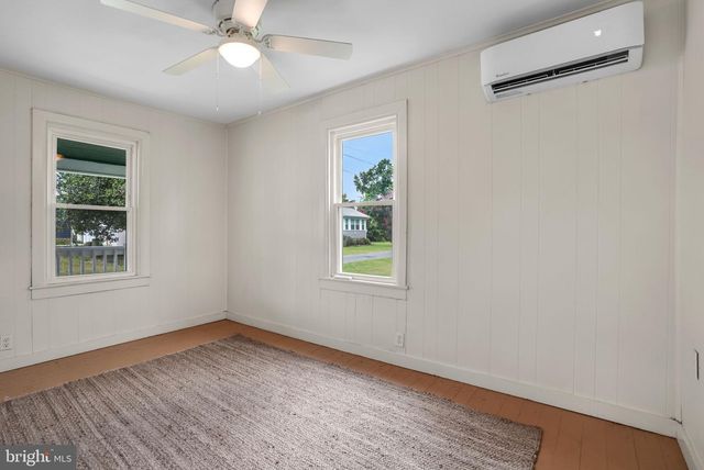 6033 LEWIS ST, Chincoteague Island, VA 23336