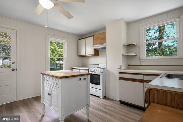 6033 LEWIS ST, Chincoteague Island, VA 23336