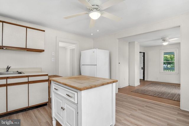 6033 LEWIS ST, Chincoteague Island, VA 23336