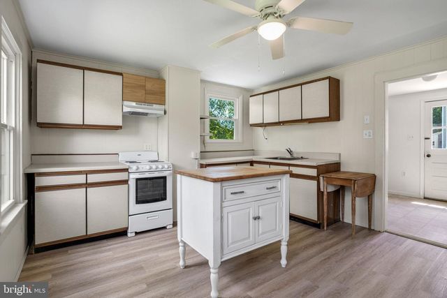 6033 LEWIS ST, Chincoteague Island, VA 23336