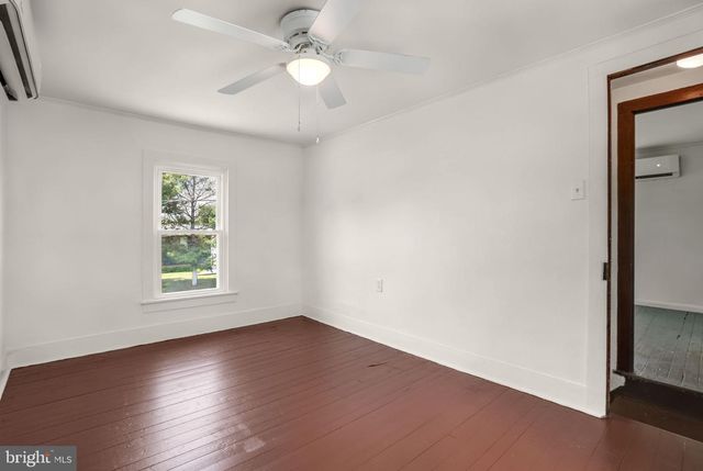 6033 LEWIS ST, Chincoteague Island, VA 23336