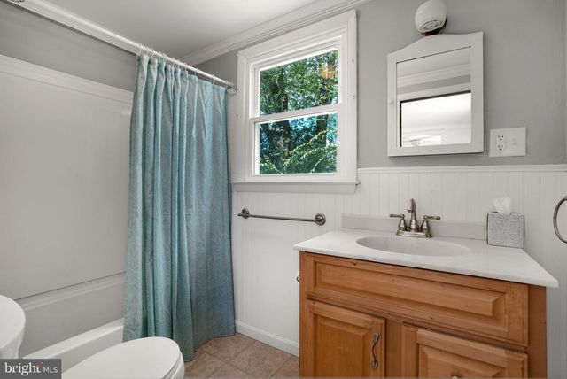 6033 LEWIS ST, Chincoteague Island, VA 23336