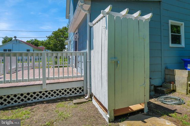 6033 LEWIS ST, Chincoteague Island, VA 23336