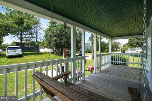 6033 LEWIS ST, Chincoteague Island, VA 23336