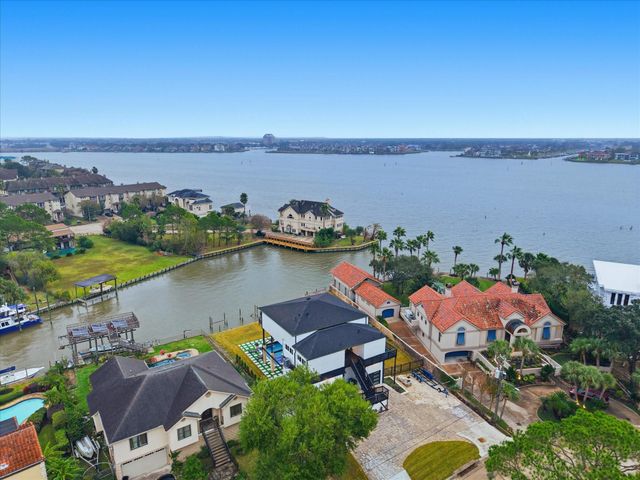 2522 Baycrest Drive, Houston, TX 77058