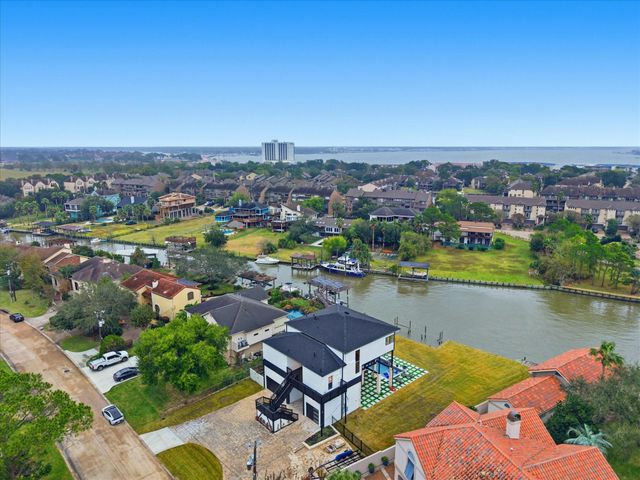 2522 Baycrest Drive, Houston, TX 77058